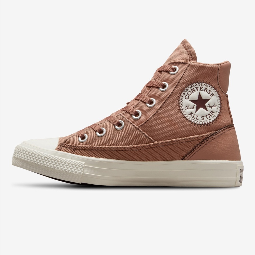 Converse Chuck Taylor All Star Patchwork

Converse High-Top Sneakers in Tan